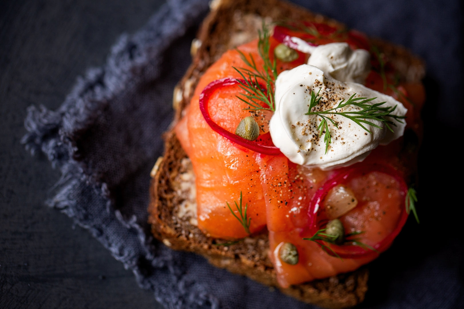 SMOKED SALMON & LEMON ON TOASTED DARK RYE